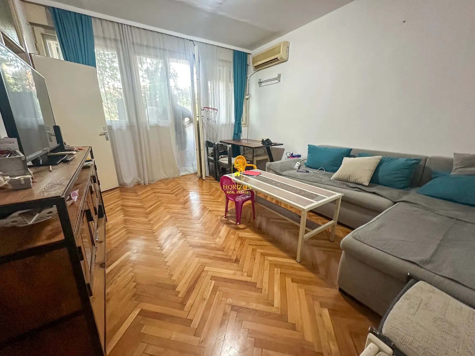 2+1 Daire, Gintaš, fotoğraf 2